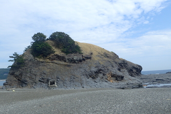 志原海岸にある日本奇岩百景のひとつベアーズロック（2018年12月1日撮影）