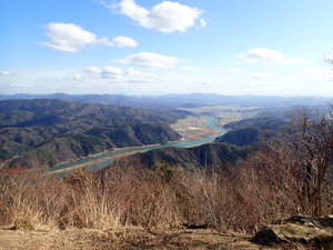 晴れた日の来日岳山頂から見た豊岡盆地と円山川