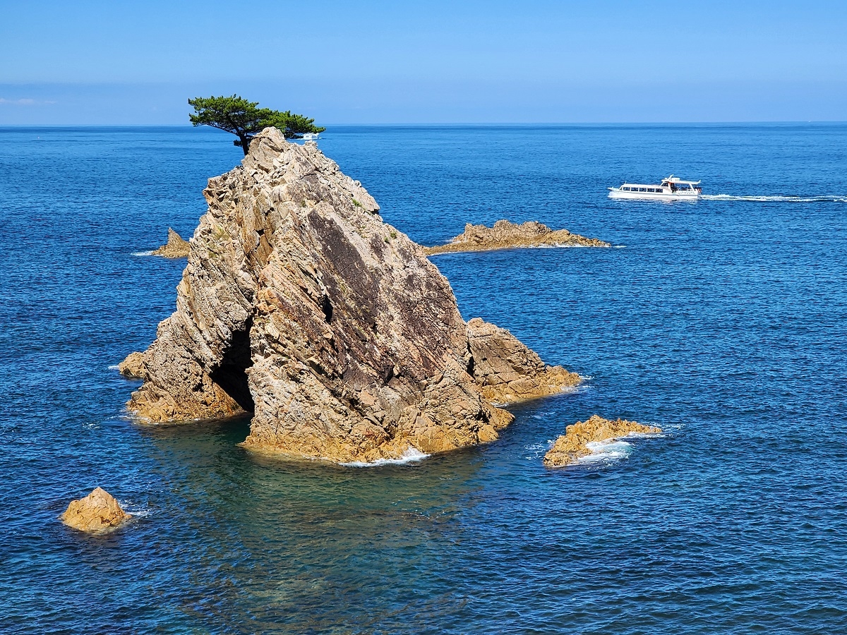 千貫松島と遊覧船