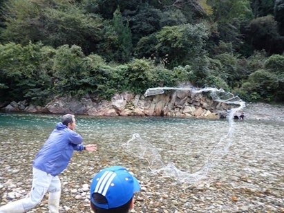鮎漁の実演を見学
