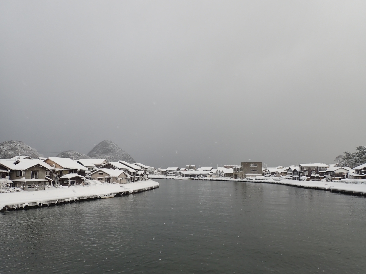 竹野川の橋から猫崎半島方面