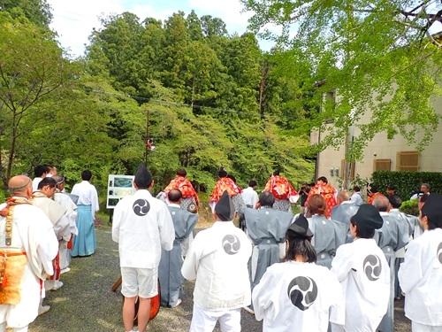 大斎原に到着した一行