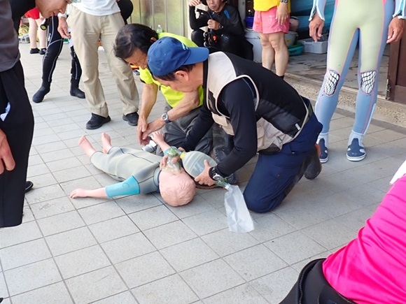 胸骨圧迫と合わせた練習