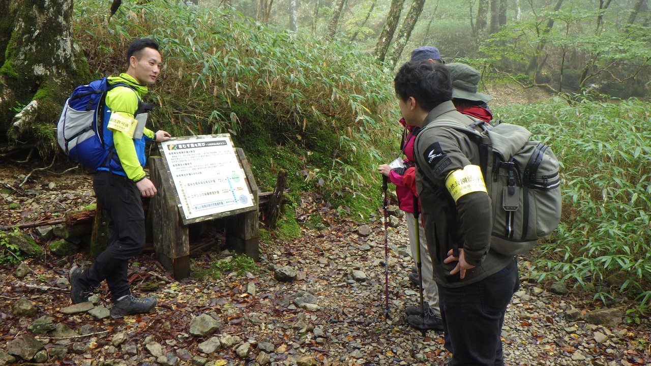 大台ヶ原登録ガイドによるガイドツアーの様子